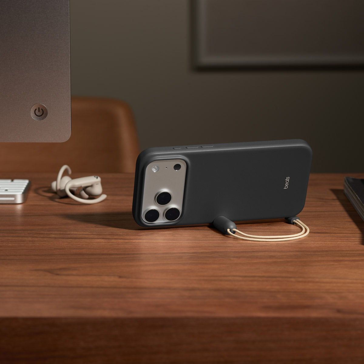 Beats iPhone 17 Pro Max Kickstand Case