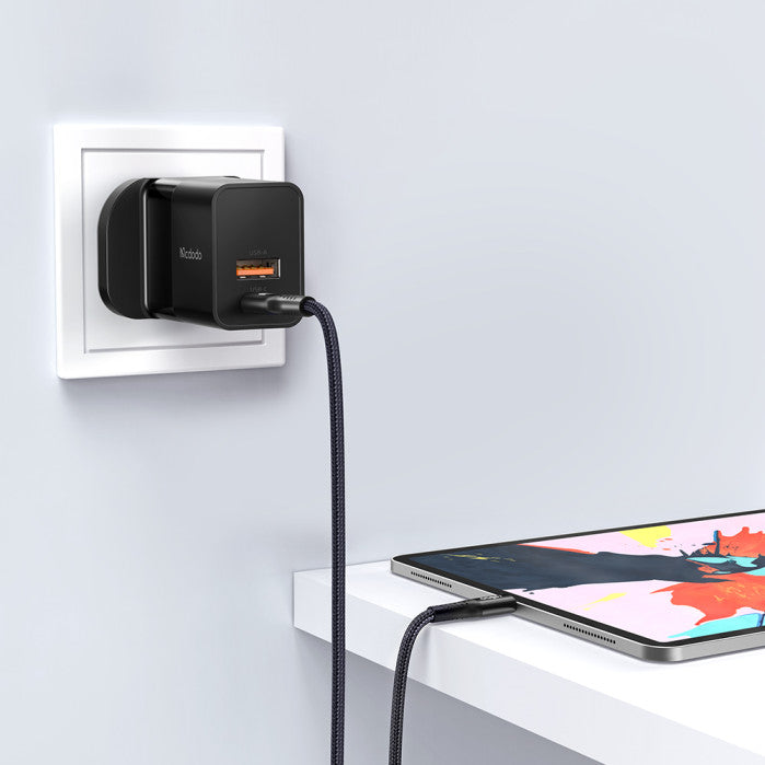 MCDODO-CHARGERHOME WTH CABLE 20W USB C TO LIGHTNING - BLACK