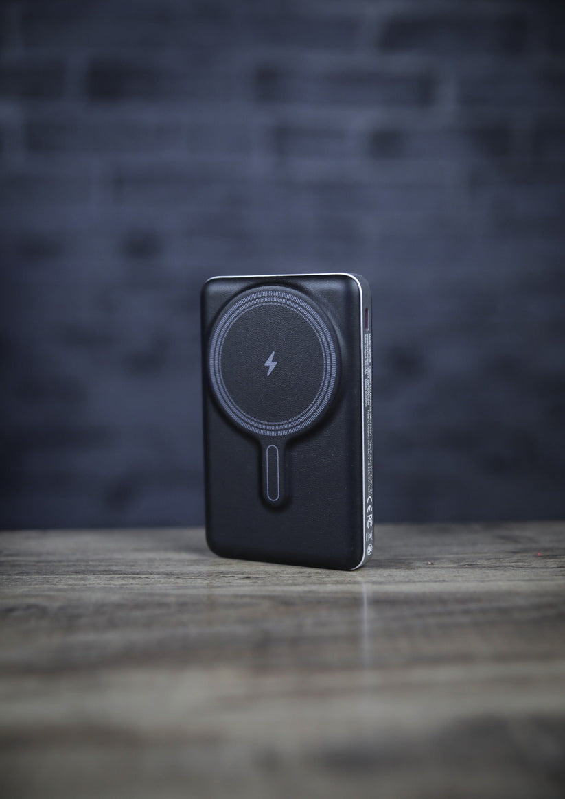 LZEL Novus MagPower 10,000mAh PD MagSafe Power Bank 20W USB-C - Black