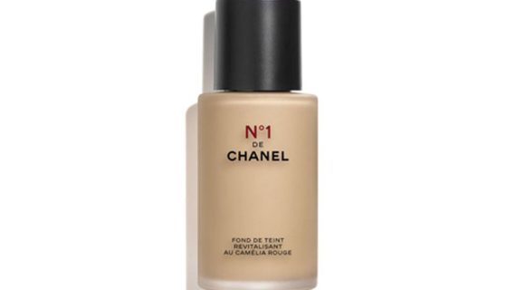 Chanel N°1 De Chanel Revitalising Foundation Illuminates - Hydrates - Protects - B50