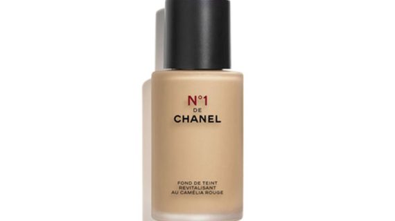 Chanel N°1 De Chanel Revitalising Foundation Illuminates - Hydrates - Protects - B60