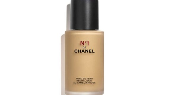 Chanel N°1 De Chanel Revitalising Foundation Illuminates - Hydrates - Protects - BD91