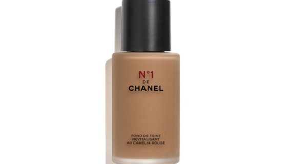 Chanel N°1 De Chanel Revitalising Foundation Illuminates - Hydrates - Protects - BR132