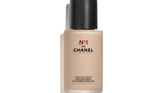 Chanel N°1 De Chanel Revitalising Foundation Illuminates - Hydrates - Protects - BR42